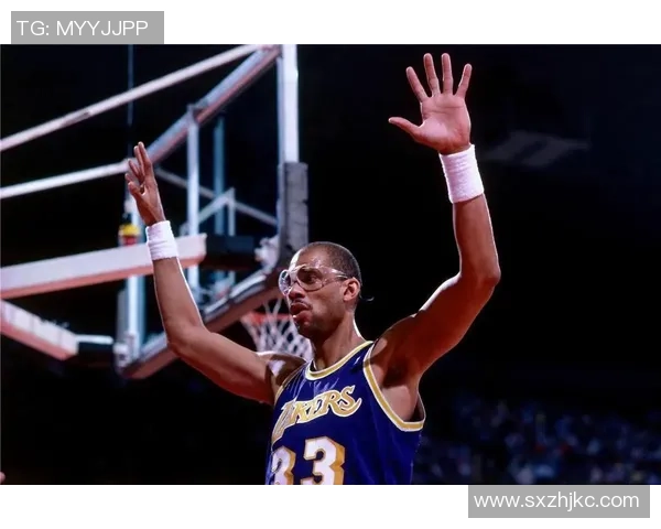 卡里姆阿布杜尔贾巴尔的传奇生涯与篮球智慧的永恒启示